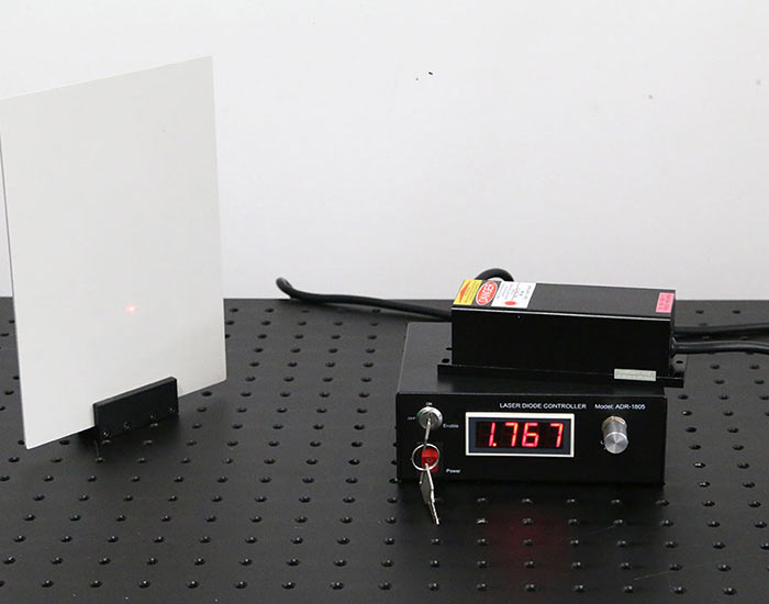 750nm 1500mW High Stability Diodes 레이저 소스 조정 가능한 전원 공급 장치 - Click Image to Close